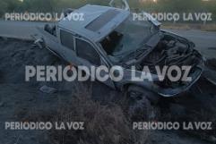 Volcadura en la carretera 30 San Pedro–Cuatro Ciénegas deja dos lesionados