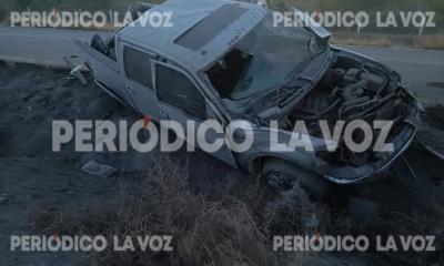 Volcadura en la carretera 30 San Pedro–Cuatro Ciénegas deja dos lesionados