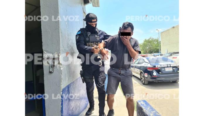 Ebrio intenta robar cervezas en tienda de Monclova y termina detenido