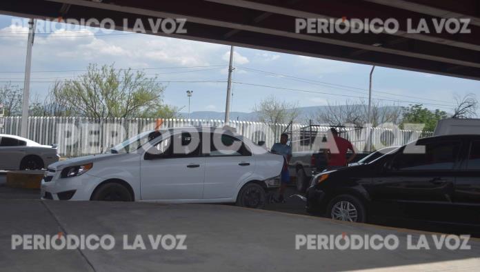 Choque por alcance en Monclova deja lesionadas a mujer y menor en hora pico sobre el Pape