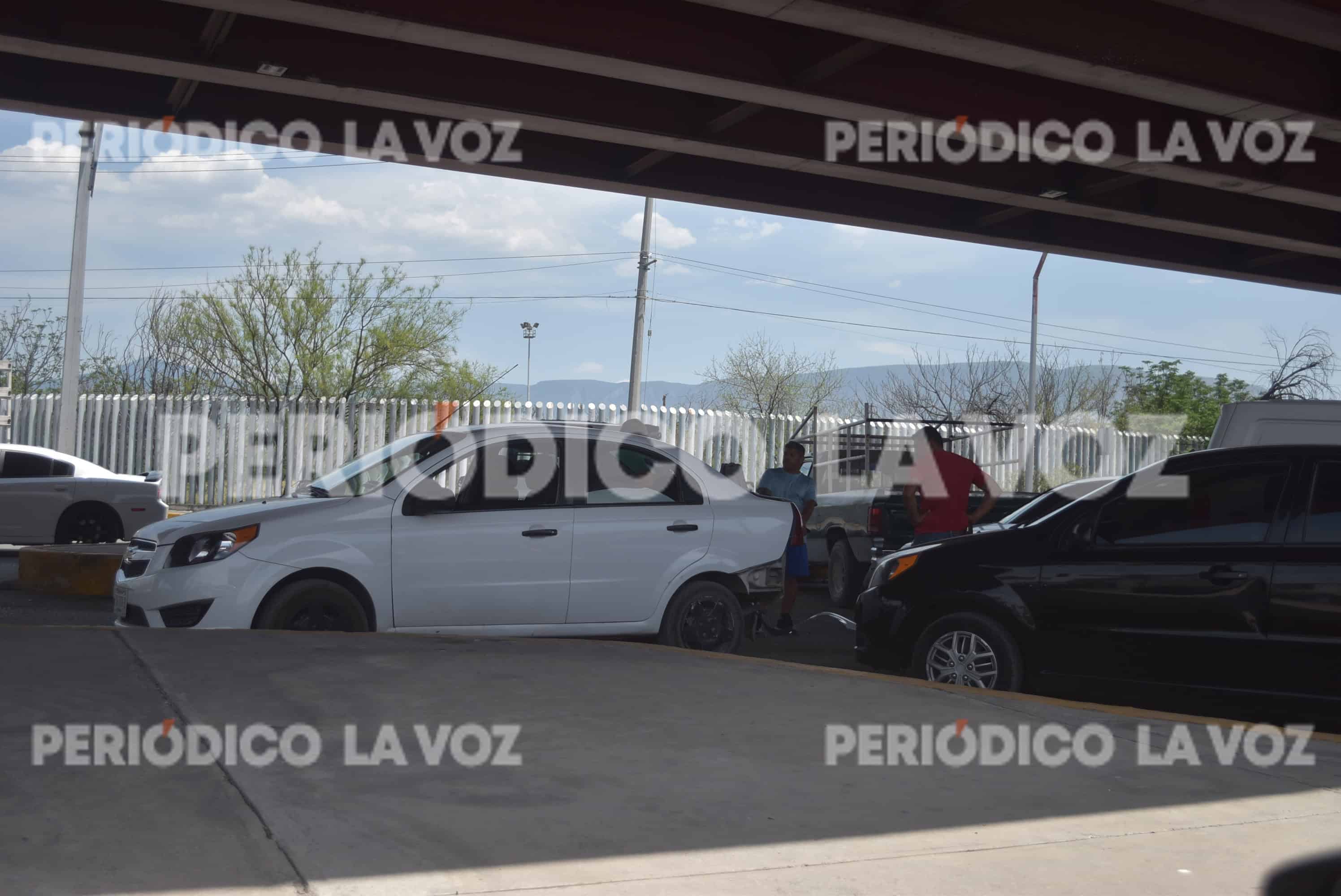 Choque por alcance en Monclova deja lesionadas a mujer y menor en hora pico sobre el Pape