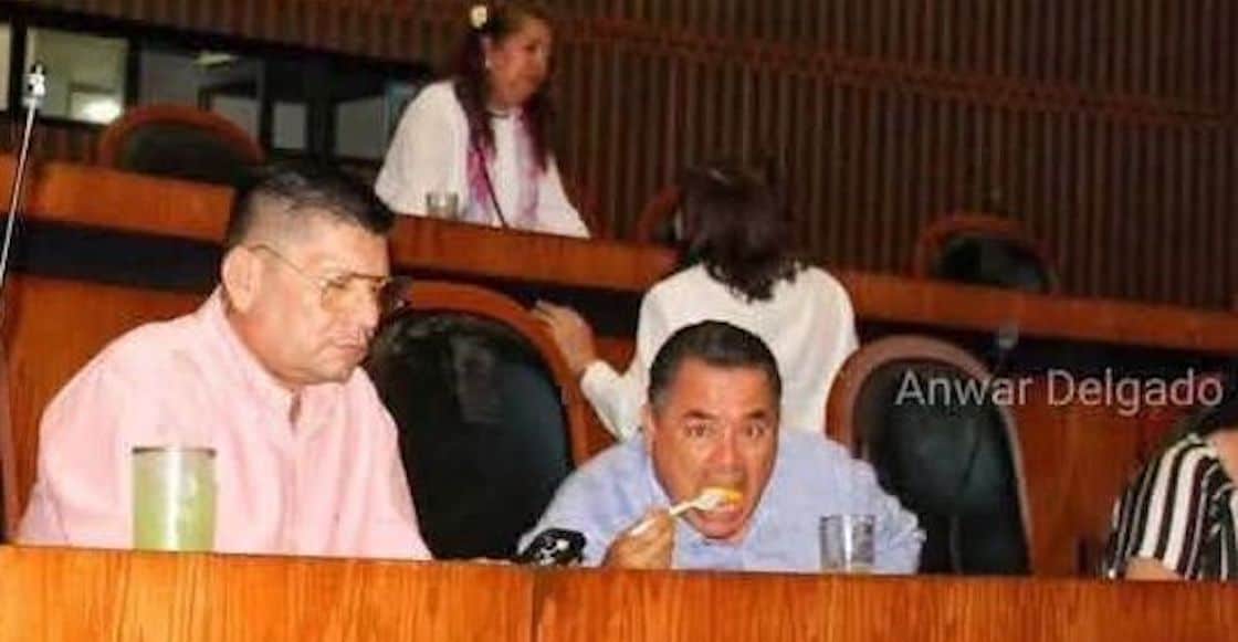 Diputado de Guerrero AMENAZÓ a fotoperiodista por captarlo comiendo