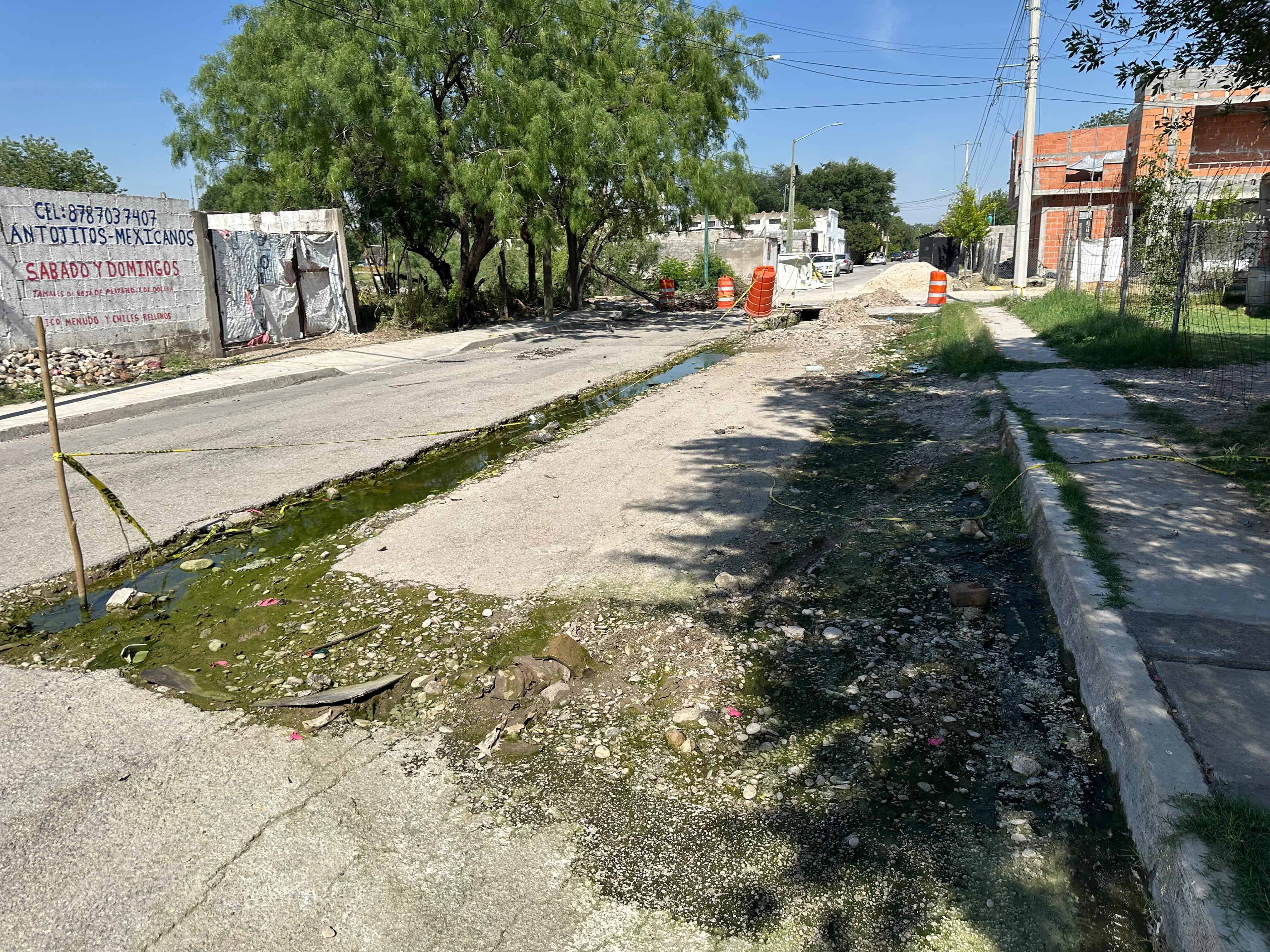 La voz en tu colonia: Viven entre tierra y sin esperaza por baches y aguas negras
