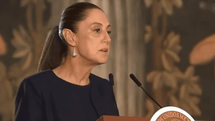 Sheinbaum anuncia aumento de salario y vacaciones a los maestros