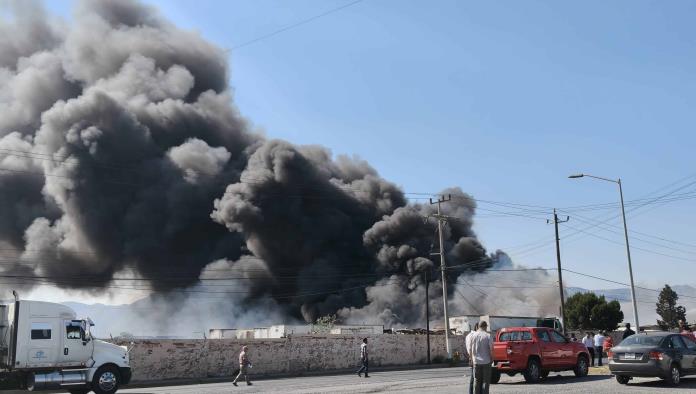 Controlan incendio en Saltillo: participan bomberos, Protección Civil y Ejército