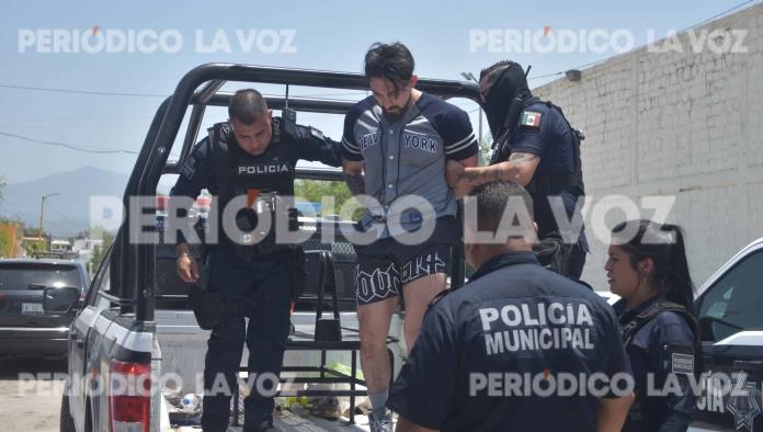 Abogado es detenido por amenazar a su familia y golpear a una oficial en Monclova