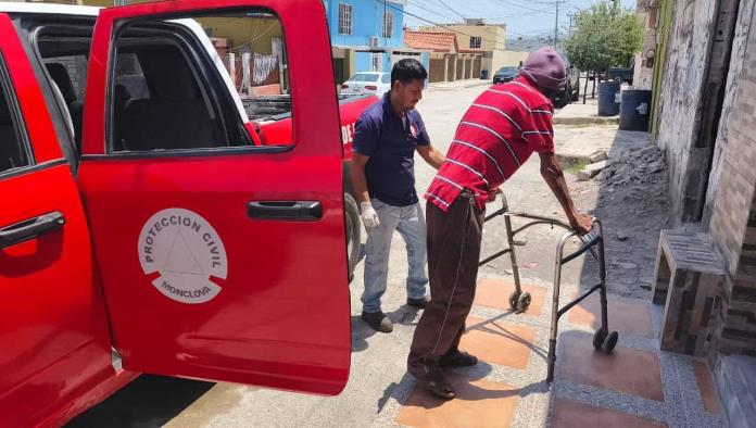 Protección Civil rescata a adulto mayor deshidratado en calles de Monclova