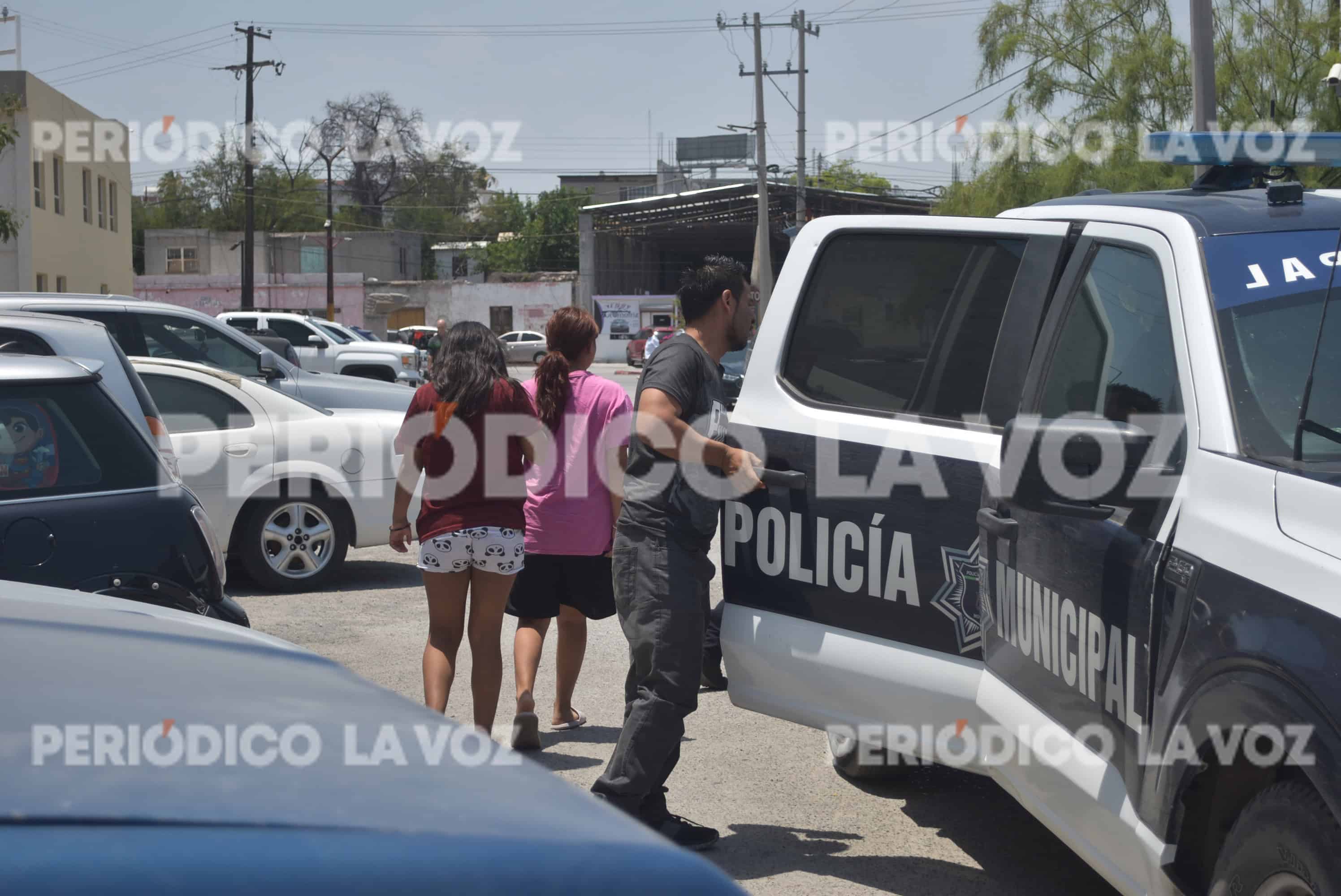 Las jovencitas fueron resguardadas por las autoridades en la comandancia municipal.