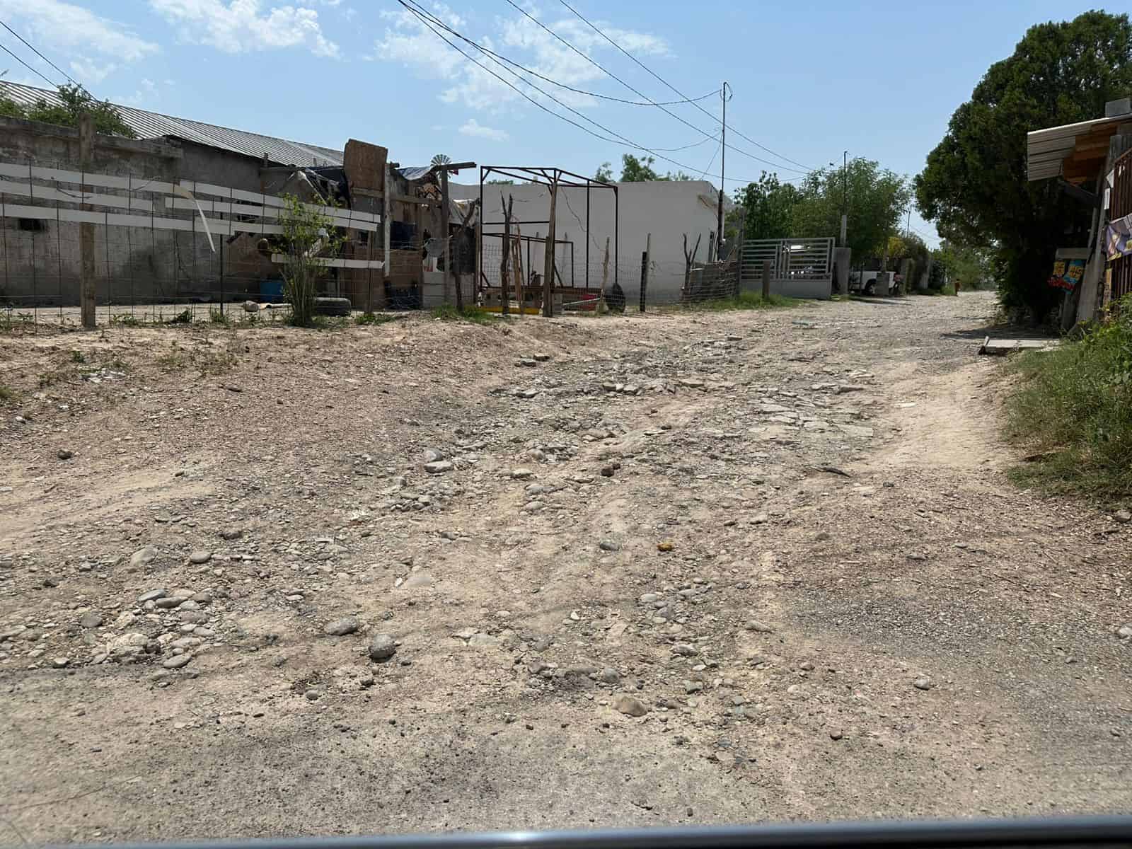 La voz en tu colonia: Vecinos del Ejido Villa de Fuentes Exigen Soluciones Urgentes