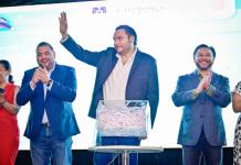 Carlos Villarreal celebra a maestros de Monclova con emotivo homenaje y regalos