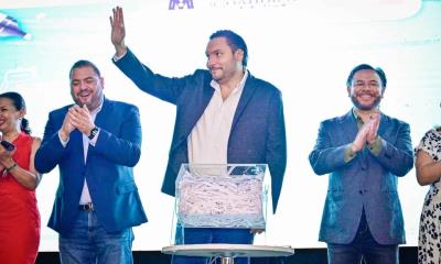 Carlos Villarreal celebra a maestros de Monclova con emotivo homenaje y regalos
