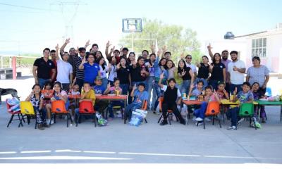 Lobos en Acción llevan juguetes y alegría a niños del ejido Acámbaro