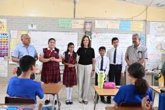 Felicita alcaldesa a alumnos de Frontera que avanzan en Olimpiada del Conocimiento