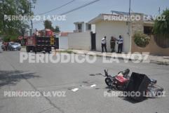 Adolescente grave tras chocar en moto contra camión repartidor en colonia Guadalupe