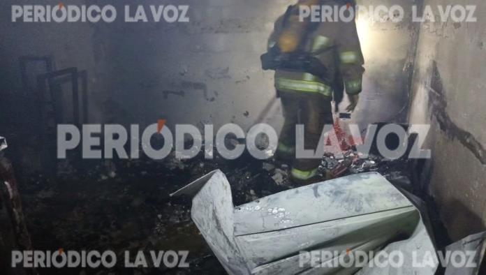 Incendio en Colinas de Santiago deja sin hogar a joven madre y sus dos hijas