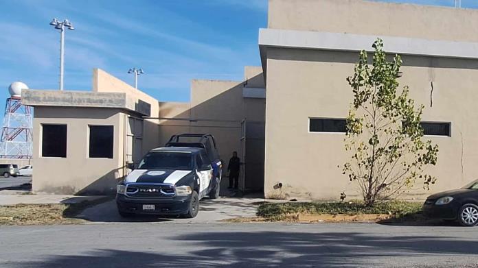 Hombre es enviado al penal por agredir a policía durante audiencia judicial en Coahuila