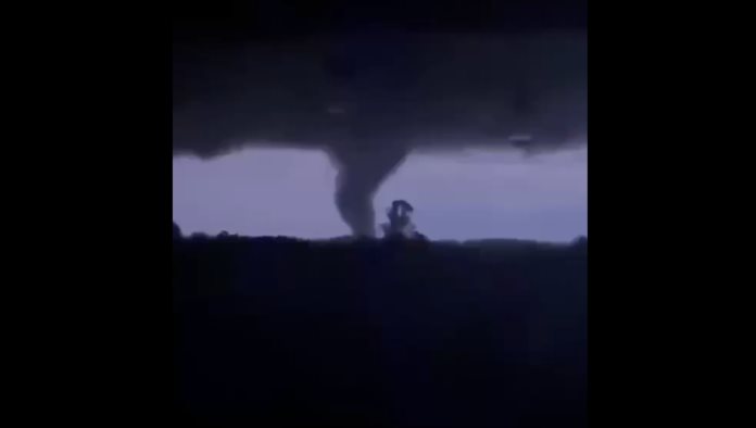 Tornados cobran la vida 21 personas en Missouri y Kentucky