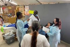 Brigada médica gratuita en iglesia de Sabinas ofrece atención a familias vulnerables