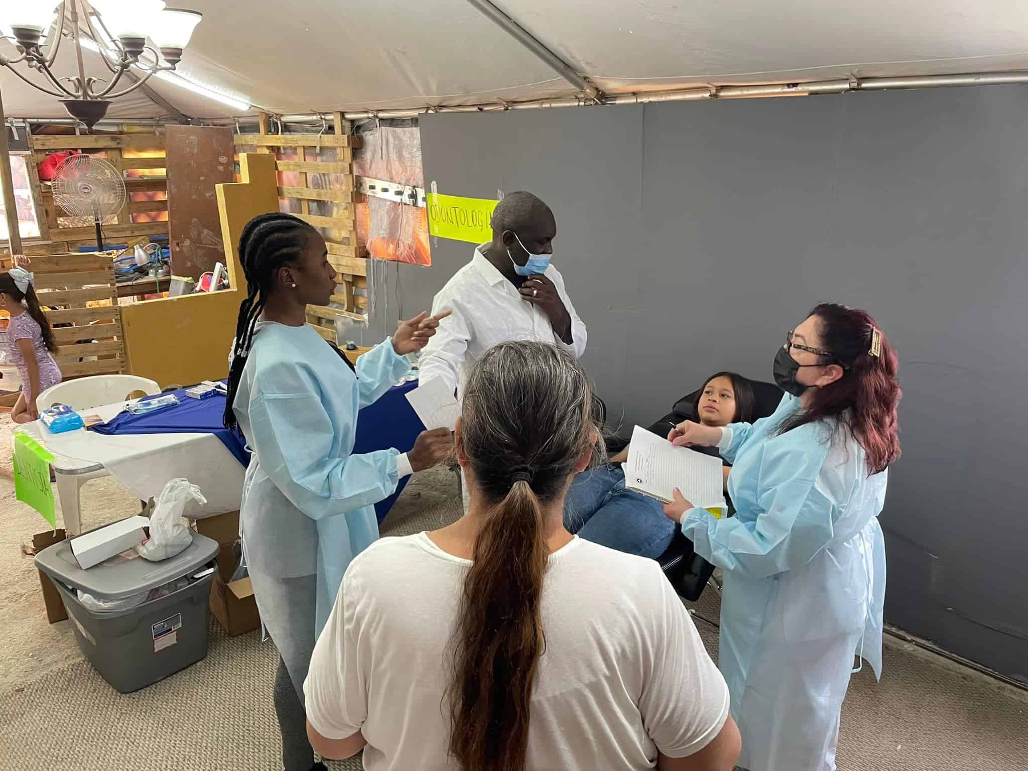 Brigada médica gratuita en iglesia de Sabinas ofrece atención a familias vulnerables