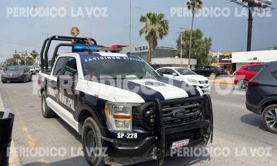 Adicto intenta meterse a pila de agua en Monclova y termina arrestado por la Policía