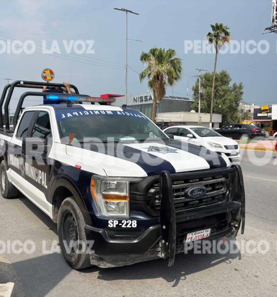 Adicto intenta meterse a pila de agua en Monclova y termina arrestado por la Policía