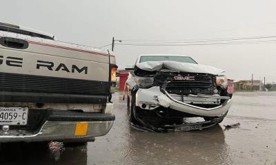 Accidente vehicular sin lesionados frente a escuela primaria 