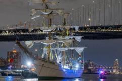 Choque del Buque Escuela Cuauhtémoc con puente de Brooklyn deja 2 muertos y heridos