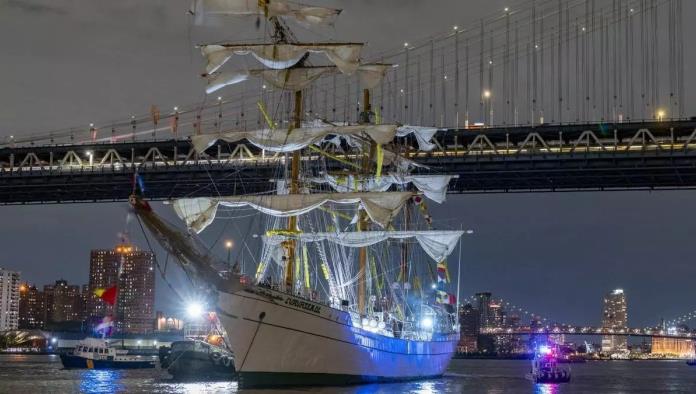 Choque del Buque Escuela Cuauhtémoc con puente de Brooklyn deja 2 muertos y heridos