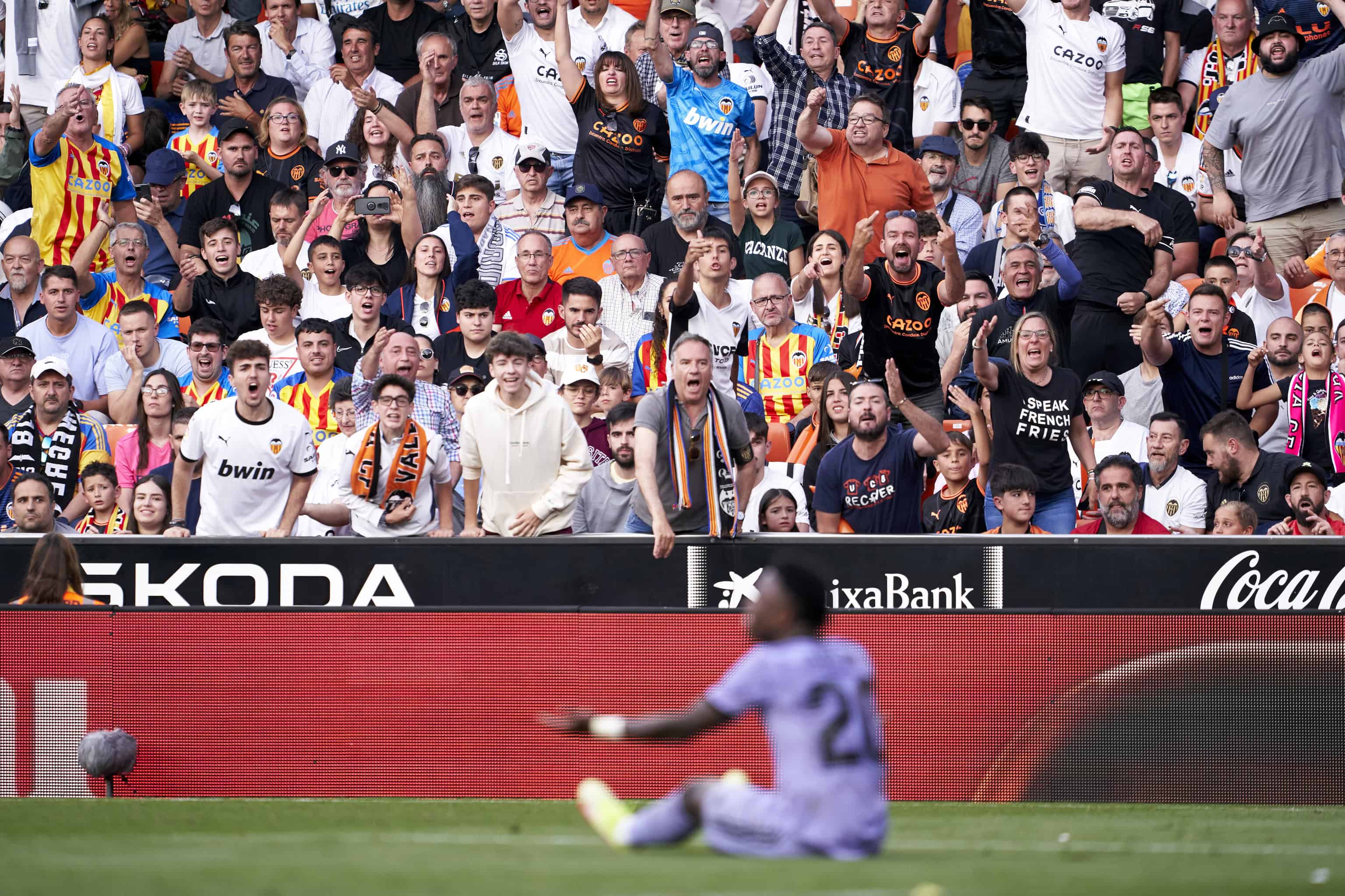 "No refleja la realidad": Valencia CF exige a Netflix modificar documental de Vinicius Jr