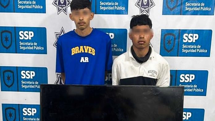 Detienen a dos jóvenes por robo a casa habitación en Ciudad Acuña