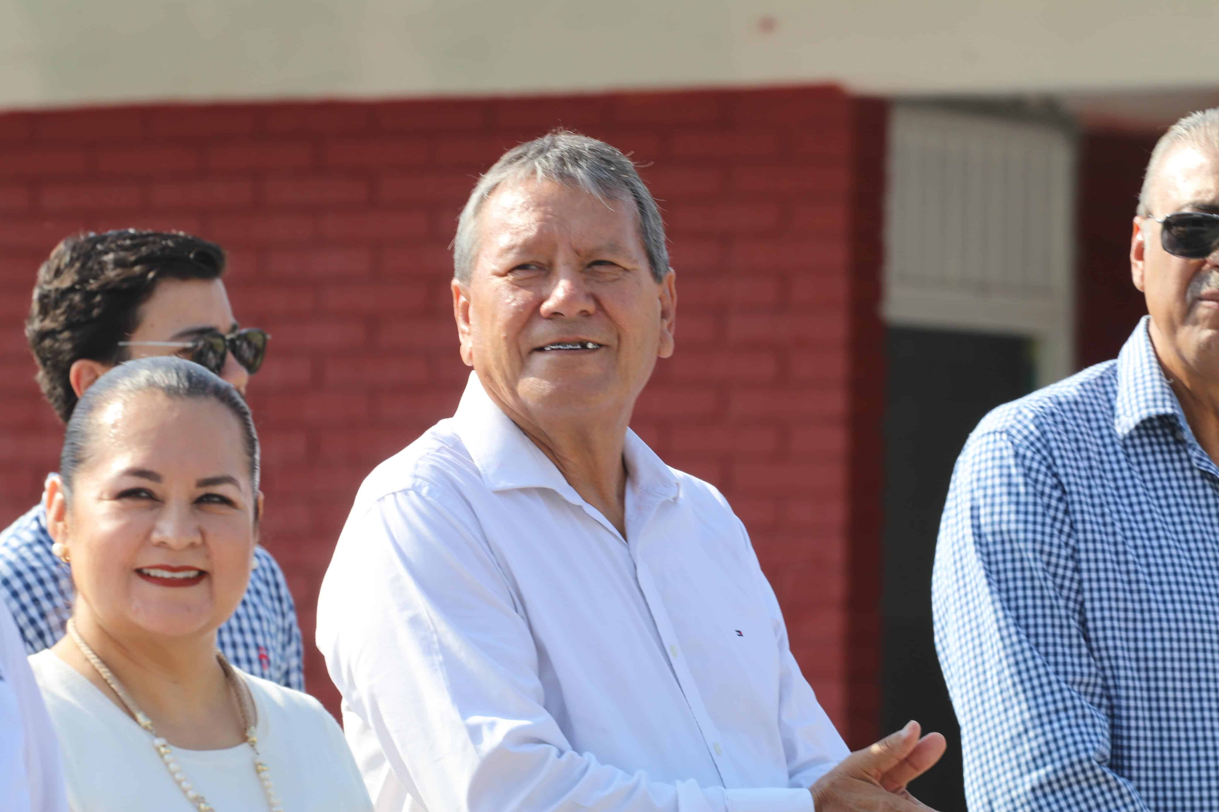 Óscar Ríos anuncia techumbre en escuela Cuauhtémoc de Nueva Rosita