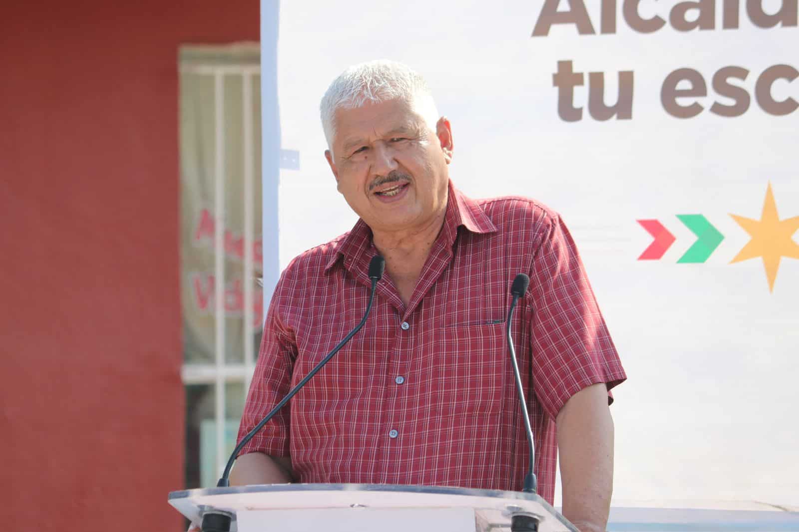 Óscar Ríos anuncia techumbre en escuela Cuauhtémoc de Nueva Rosita