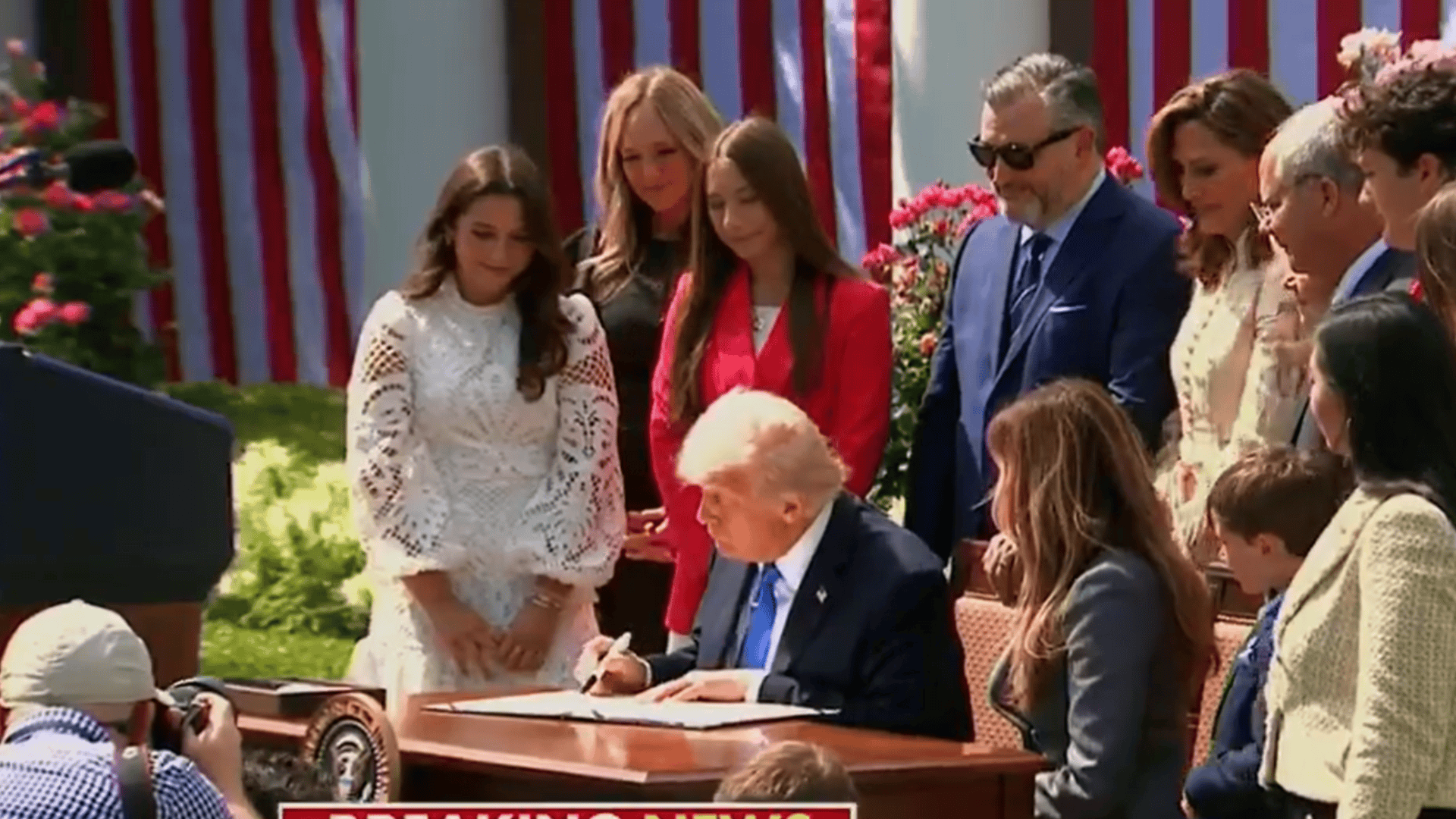 Trump aprueba ley en contra las deepfake