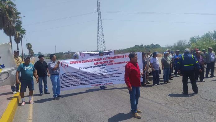 Trabajadores de AHMSA entregan manifiesto a Sheinbaum y reciben promesa de avances