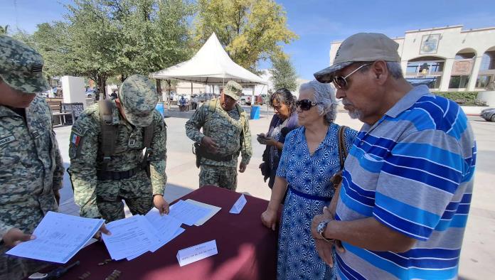 Pareja entrega revólver tras 40 años de resguardo en campaña de Canje de Armas