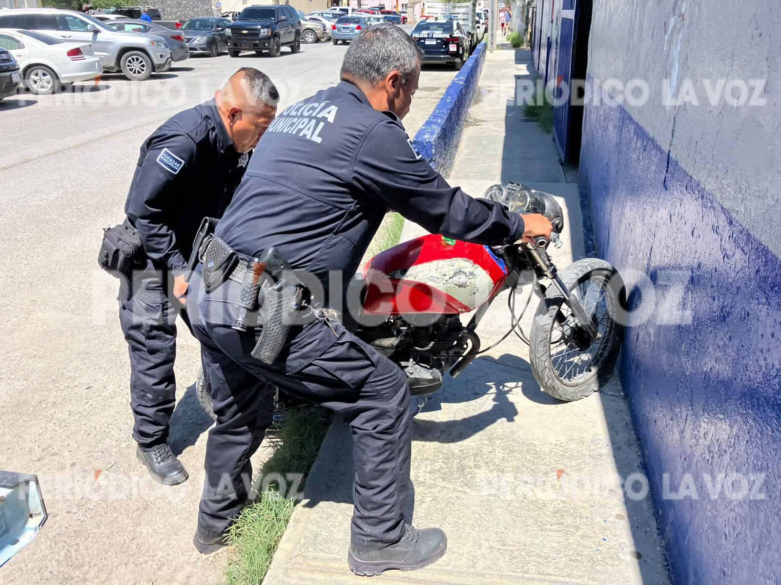 La motocicleta fue abandonada en el “Punto Cero”, la policía al resguardo.