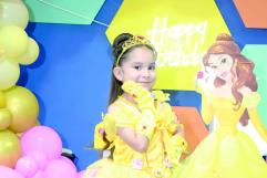 Stephany Isabella celebra su cumpleaños con fiesta temática de princesa y gran alegría