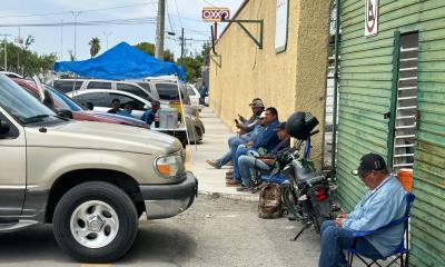 Continúa manifestación de personal de Obras Públicas en Piedras Negras.