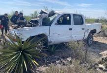 Le heredan camioneta y la vuelca en la cuesta de Las Codornices; hombre resultó lesionado