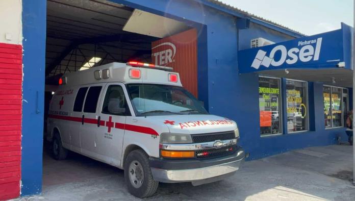 Trabajador sufre aparatosa caída mientras daba mantenimiento en empresa de pinturas