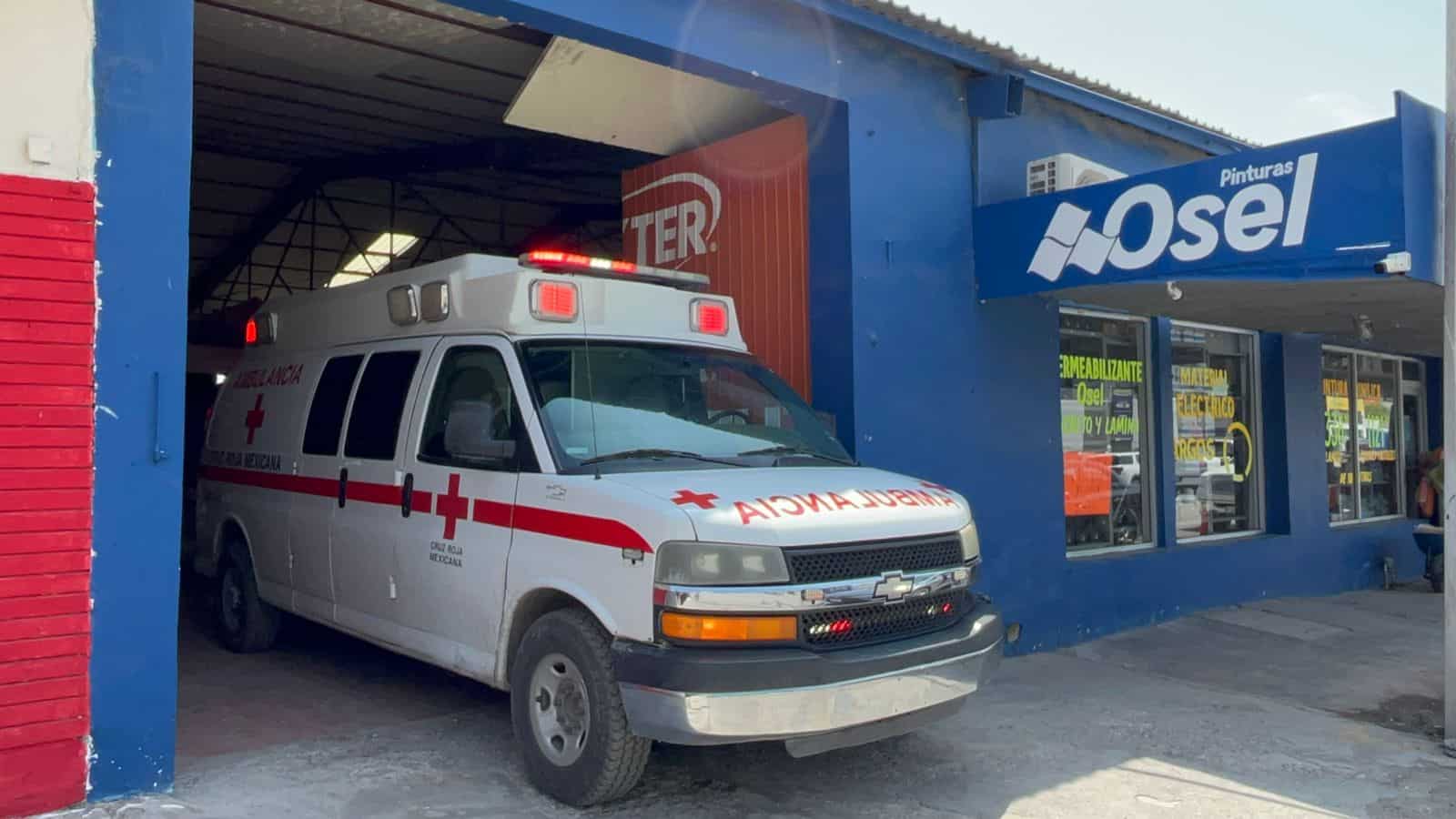 Trabajador sufre aparatosa caída mientras daba mantenimiento en empresa de pinturas