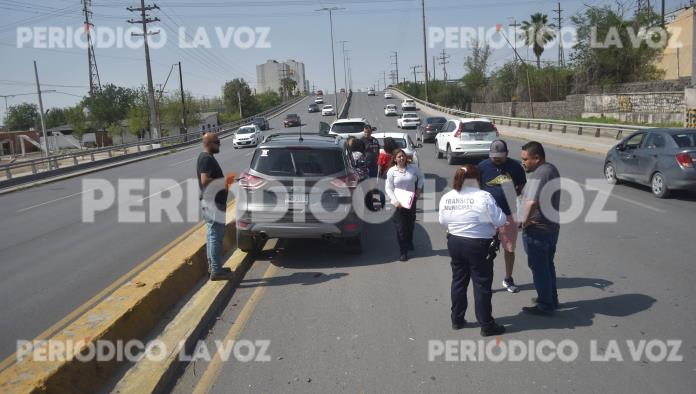 Falla mecánica provoca carambola con cuatro vehículos en bulevar Pape, Monclova