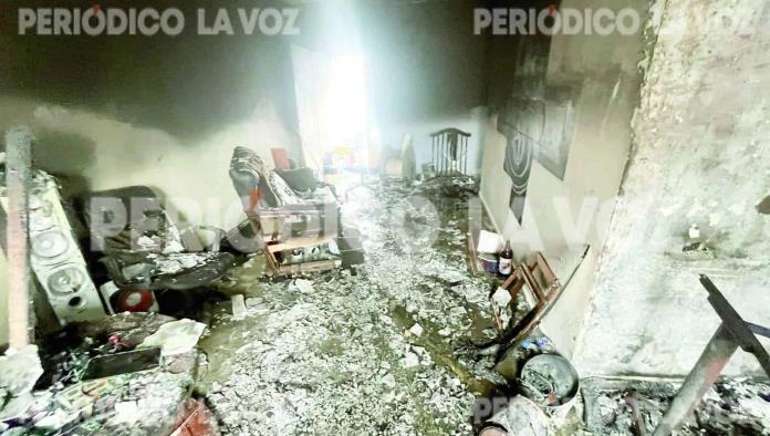 Incendio en colonia Praderas por "diablito" casi cobra la vida de un hombre dormido