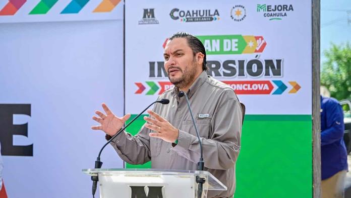 Carlos Villarreal inicia pavimentación en El Pueblo con apoyo de Manolo Jiménez