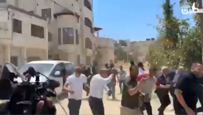 Soldados israelíes abren fuego contra diplomáticos de 32 países
