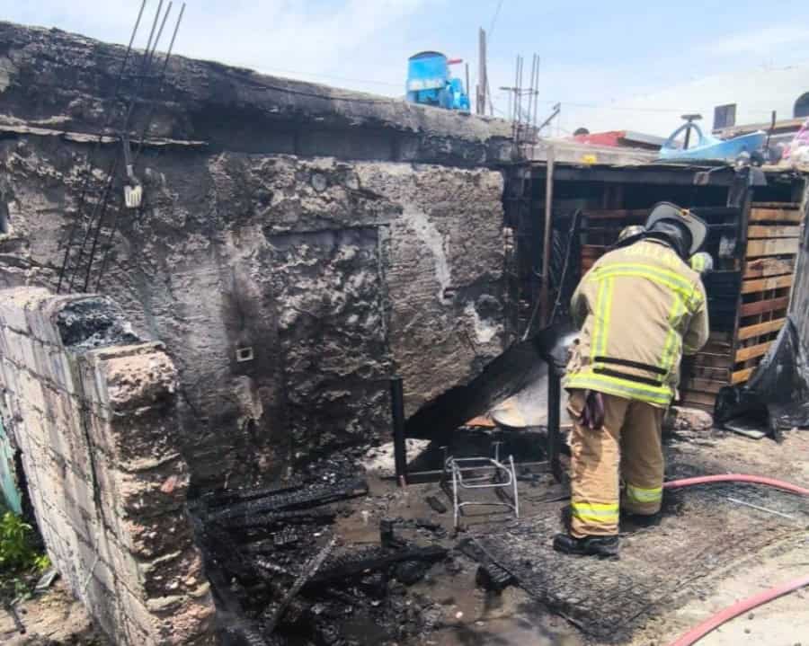 Provoca sujeto incendio en cuarto de madera; evacuan vivienda en Allende
