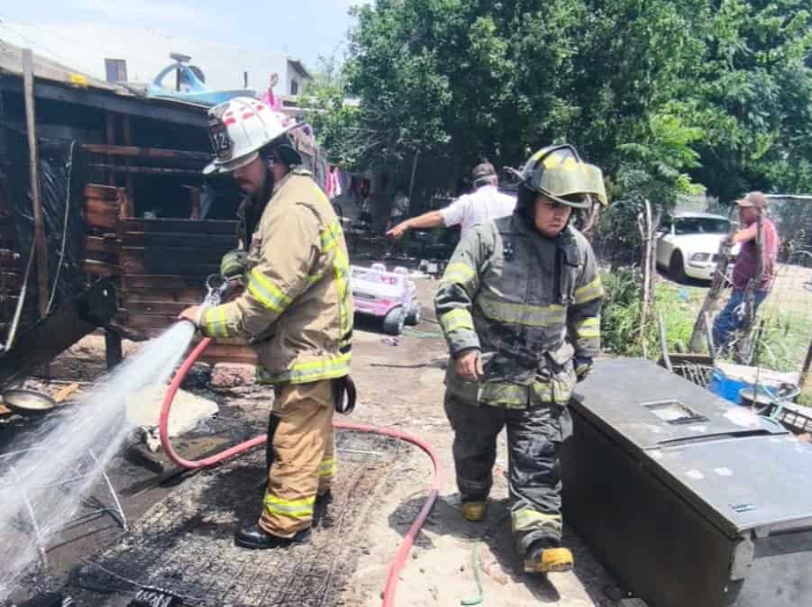 Provoca sujeto incendio en cuarto de madera; evacuan vivienda en Allende