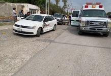 Choque entre camioneta y Jetta en Paseo de los Leones deja un herido y caos vial
