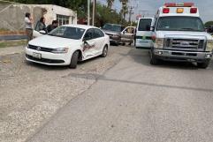 Choque entre camioneta y Jetta en Paseo de los Leones deja un herido y caos vial