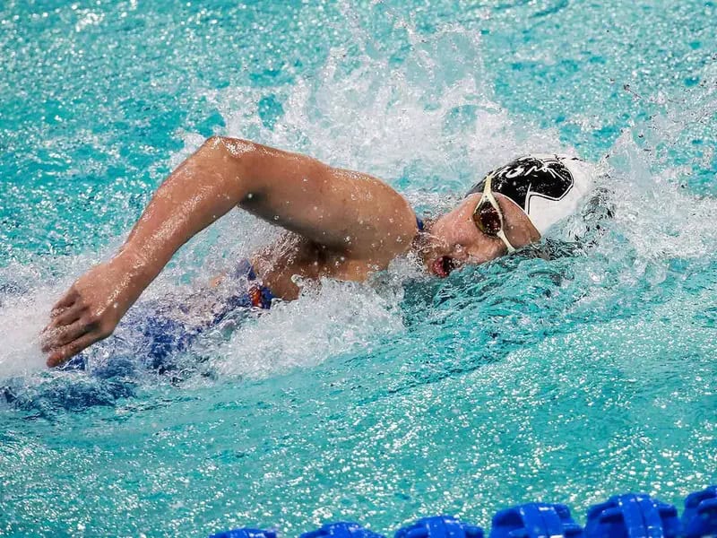 Yu Zidi impresiona con récord histórico a los 12 años en 200m estilos